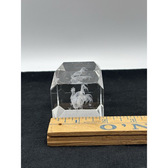 3D Laser Etched Crystal Cube 2 Roosters And Chick Decorative Paperweight 3"x2" - Picture 8 of 9